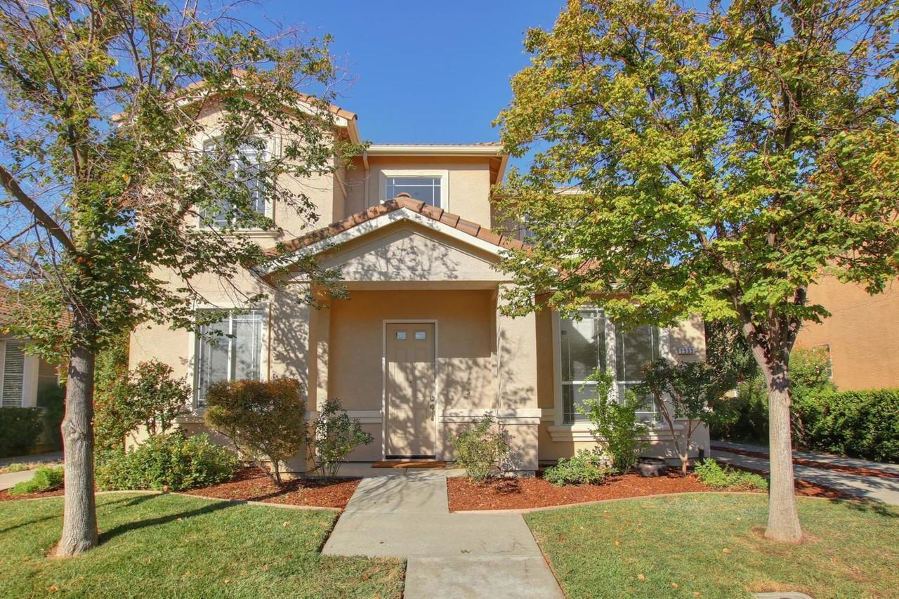 1533 El Capitan St - Photo 3 of 34