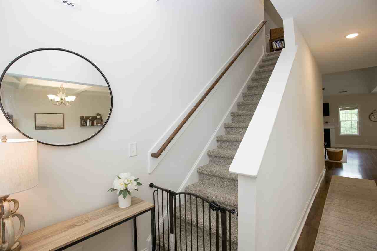 212 Forester Dr - Photo 2 of 50