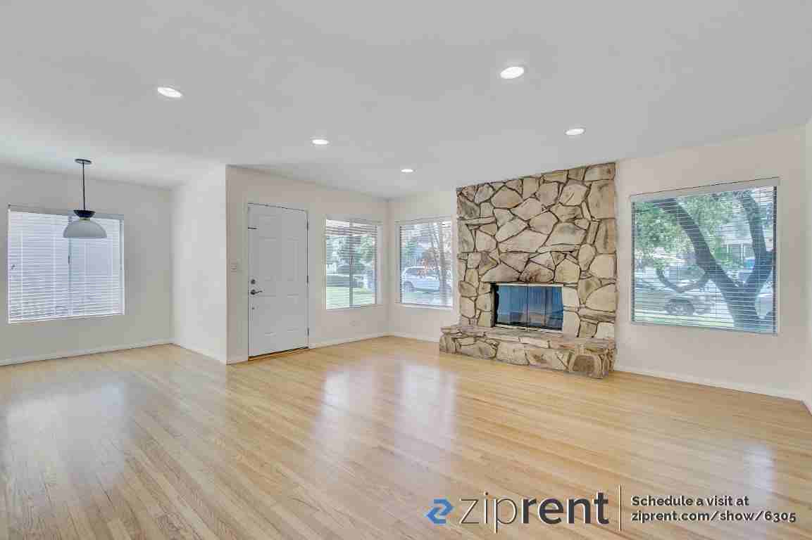 16756 Addison St - Photo 3 of 20