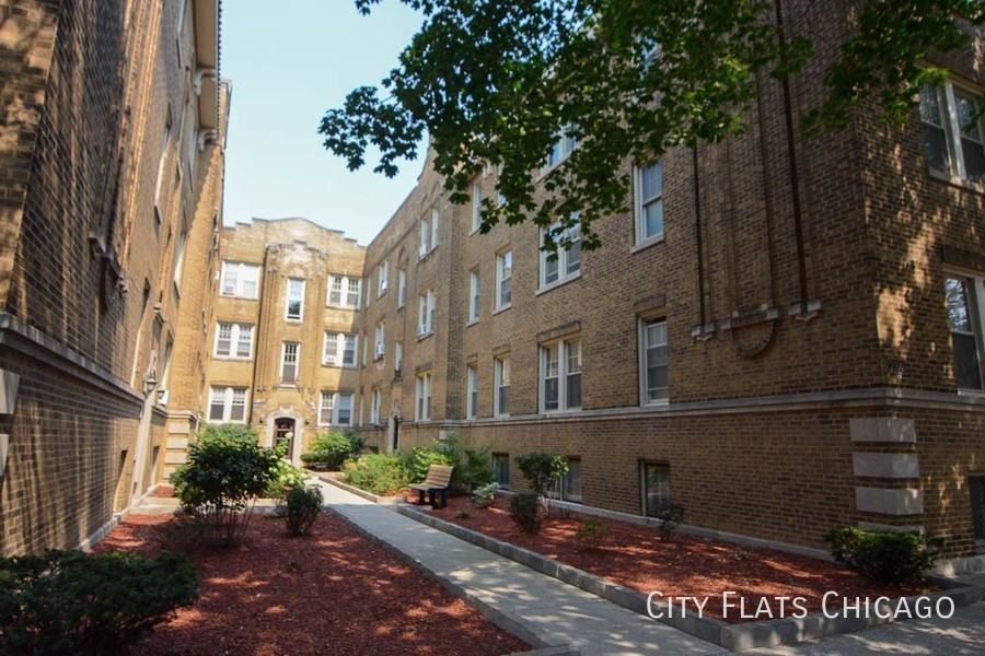 2110 W Ainslie St #S8