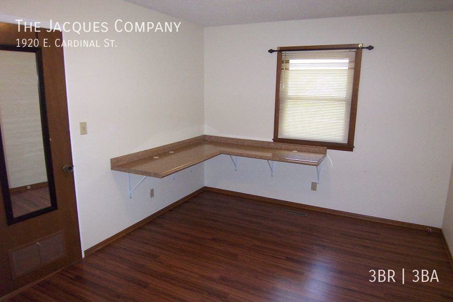 1920 E Cardinal St - Photo 3 of 20