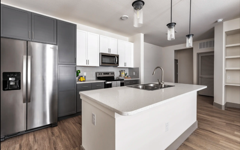 800 Sylvia Ln - Photo 2 of 6