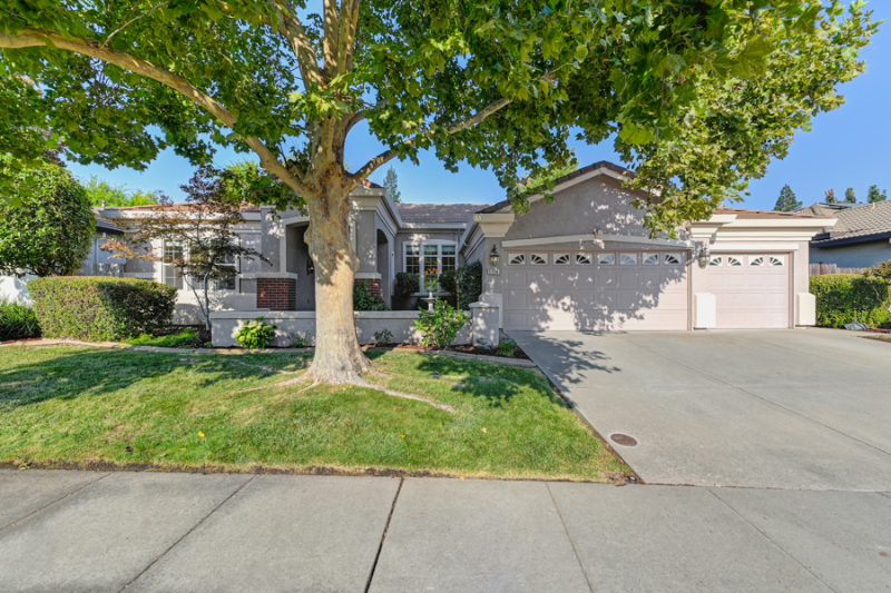 1714 Dashwood Dr - Photo 3 of 41