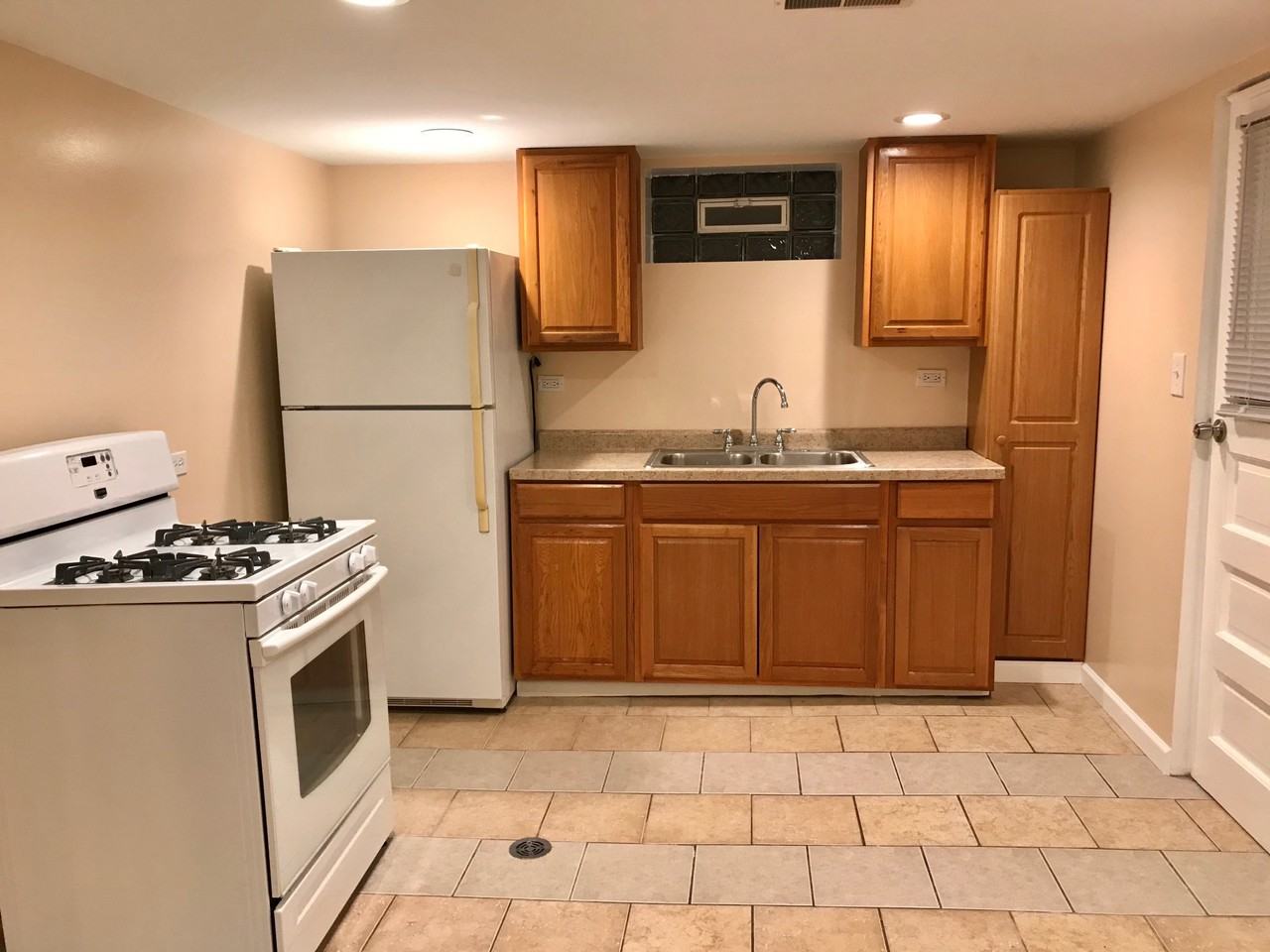 3919 N Oleander Ave - Photo 3 of 4