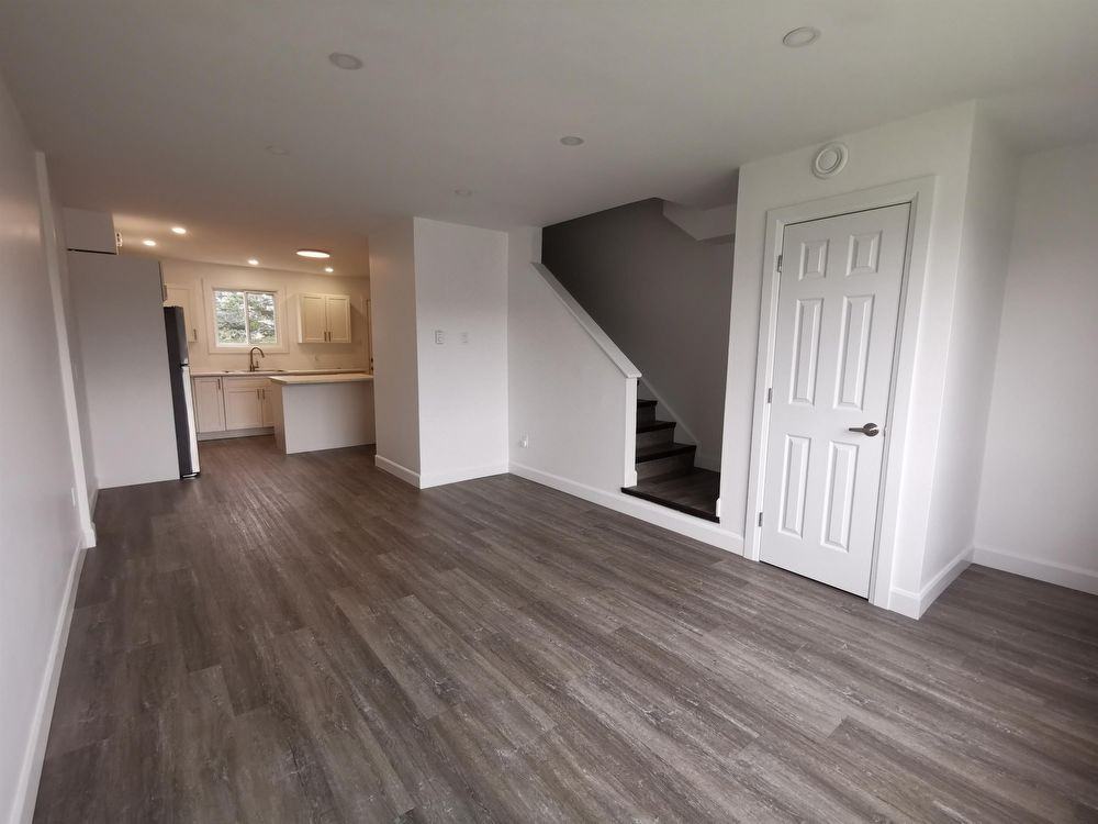 379 Elmwood Dr - Photo 2 of 9