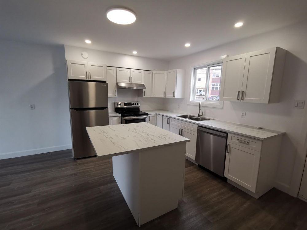 379 Elmwood Dr - Photo 3 of 9