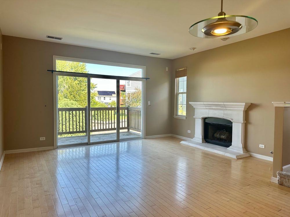 860 Genesee Dr - Photo 2 of 10