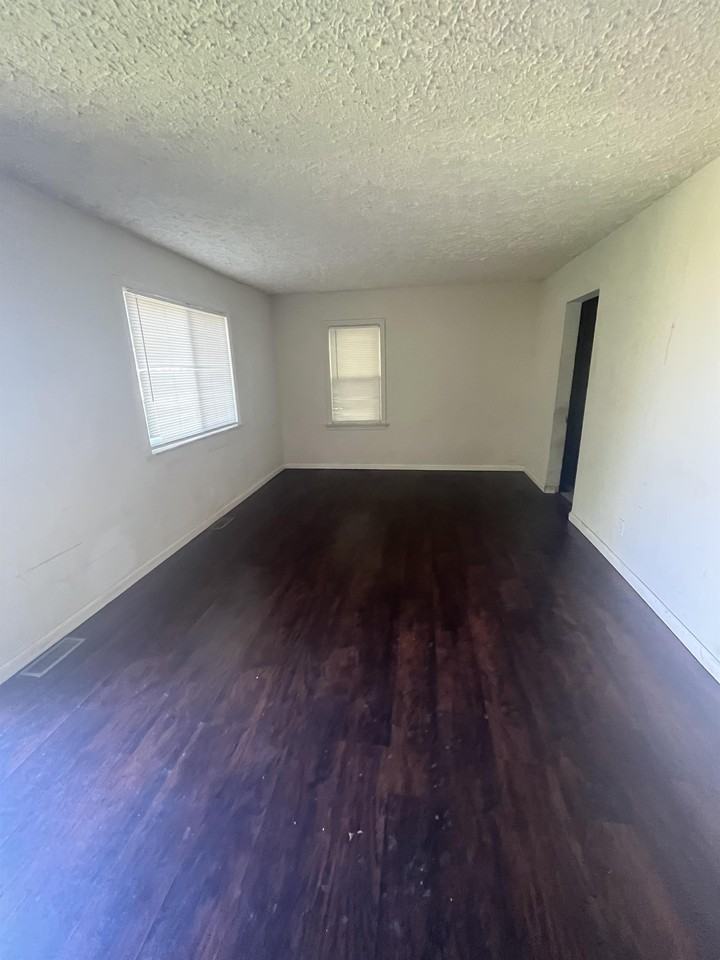 2231 Delavan Dr #1 - Photo 3 of 11