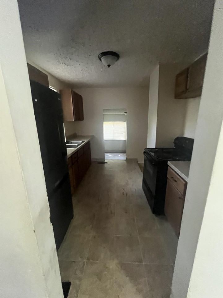 2231 Delavan Dr #1 - Photo 4 of 11