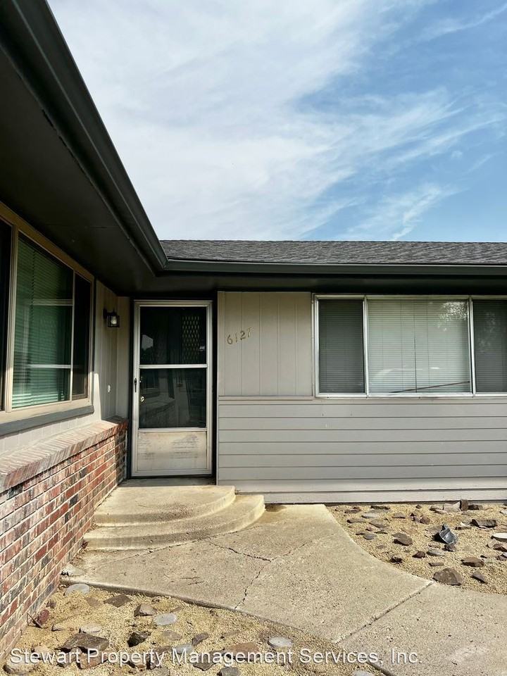 6127 - 6131 Onyx Avenue - Photo 3 of 27