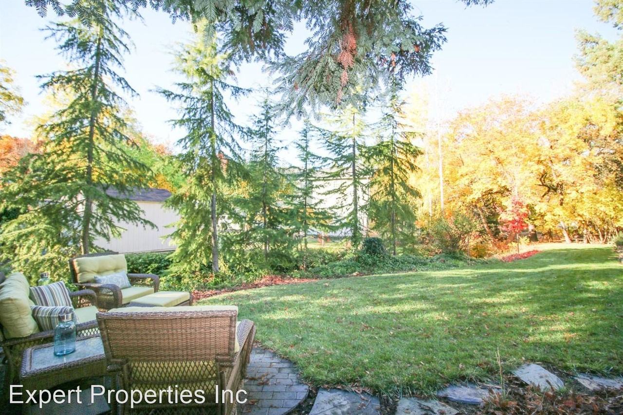 710 S 3rd St - Photo 3 of 36