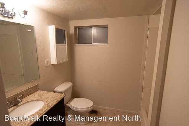 710 30th St - Photo 3 of 11