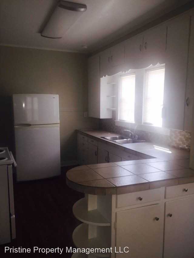 817 Harris St - Photo 2 of 10