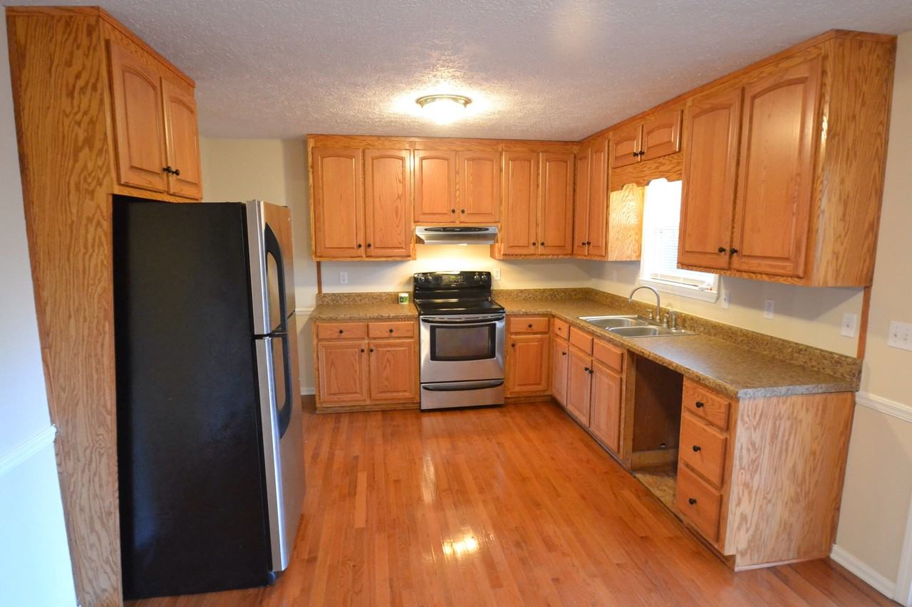 2940 Leah Ln - Photo 3 of 7