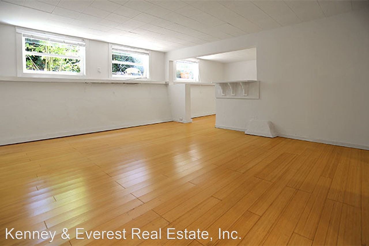 914 Ashbury St - Photo 3 of 13