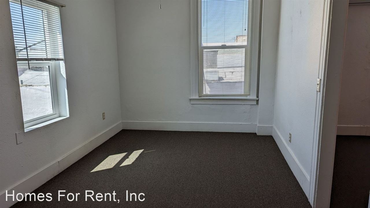 329 W. D St. - Photo 3 of 7