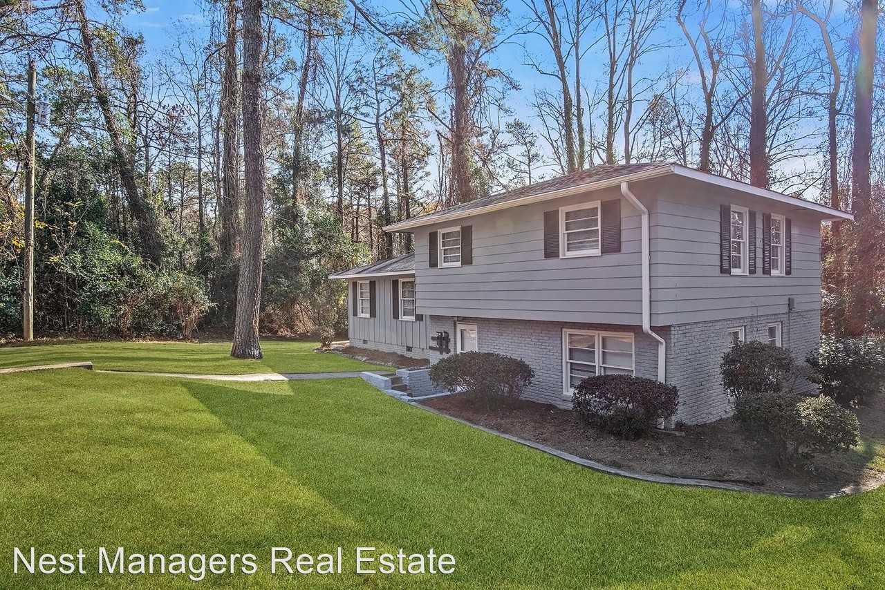 1401 Briarcliff Drive - Photo 3 of 17