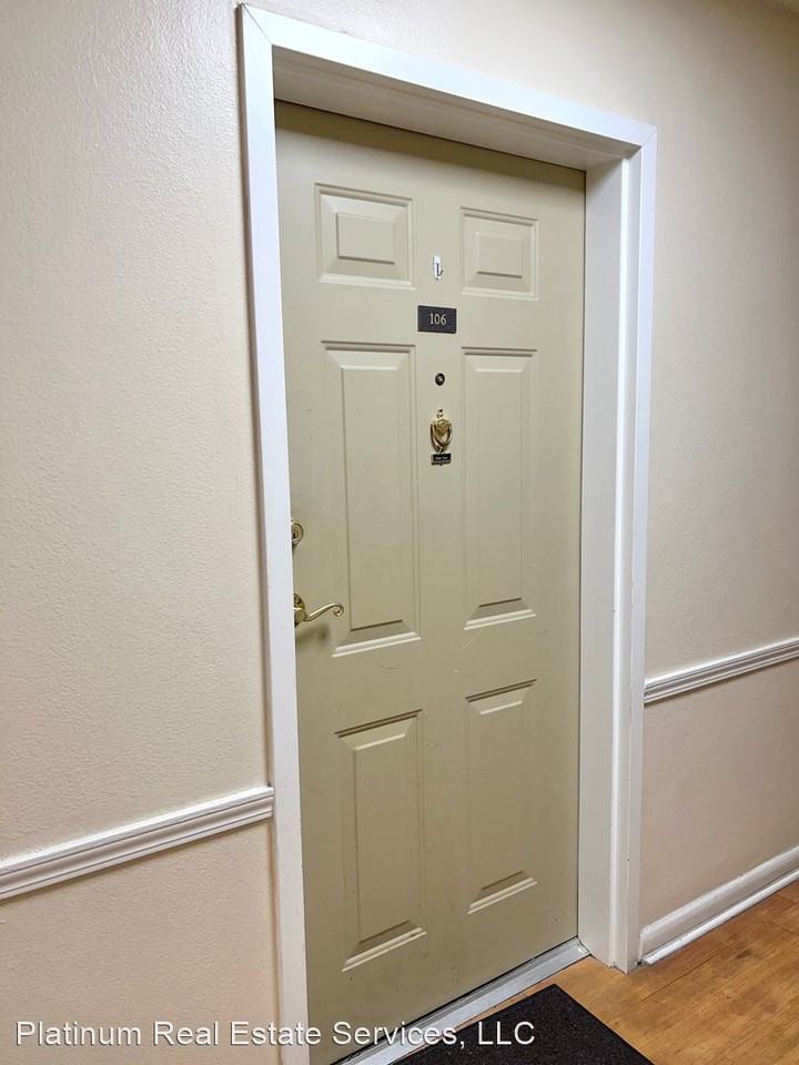 1 BD/1 BA Condo located in Vieux Carre on Government St. - Gated Community - Photo 2 of 9