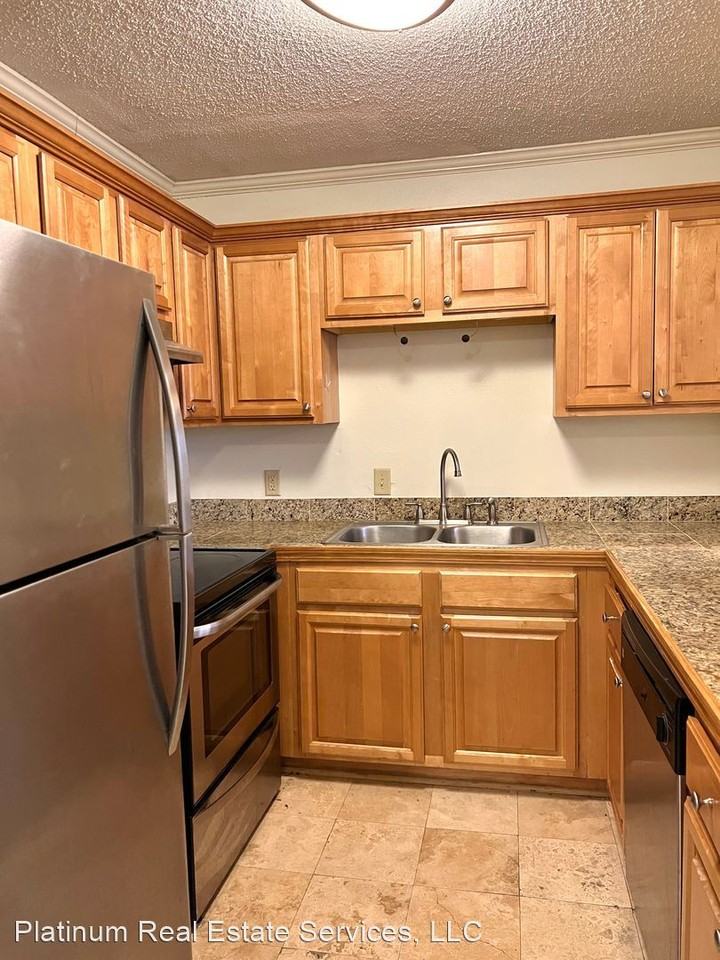 1 BD/1 BA Condo located in Vieux Carre on Government St. - Gated Community - Photo 3 of 9