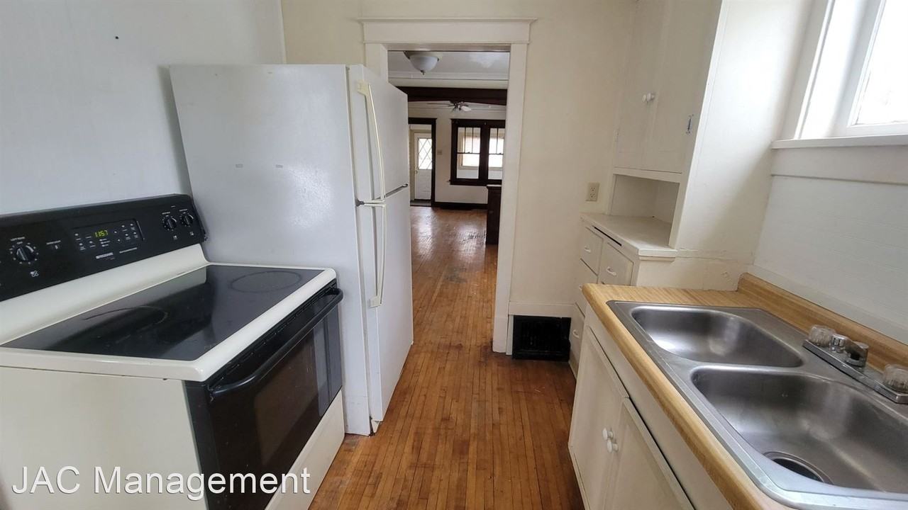 1225 12th Ave - Photo 3 of 9