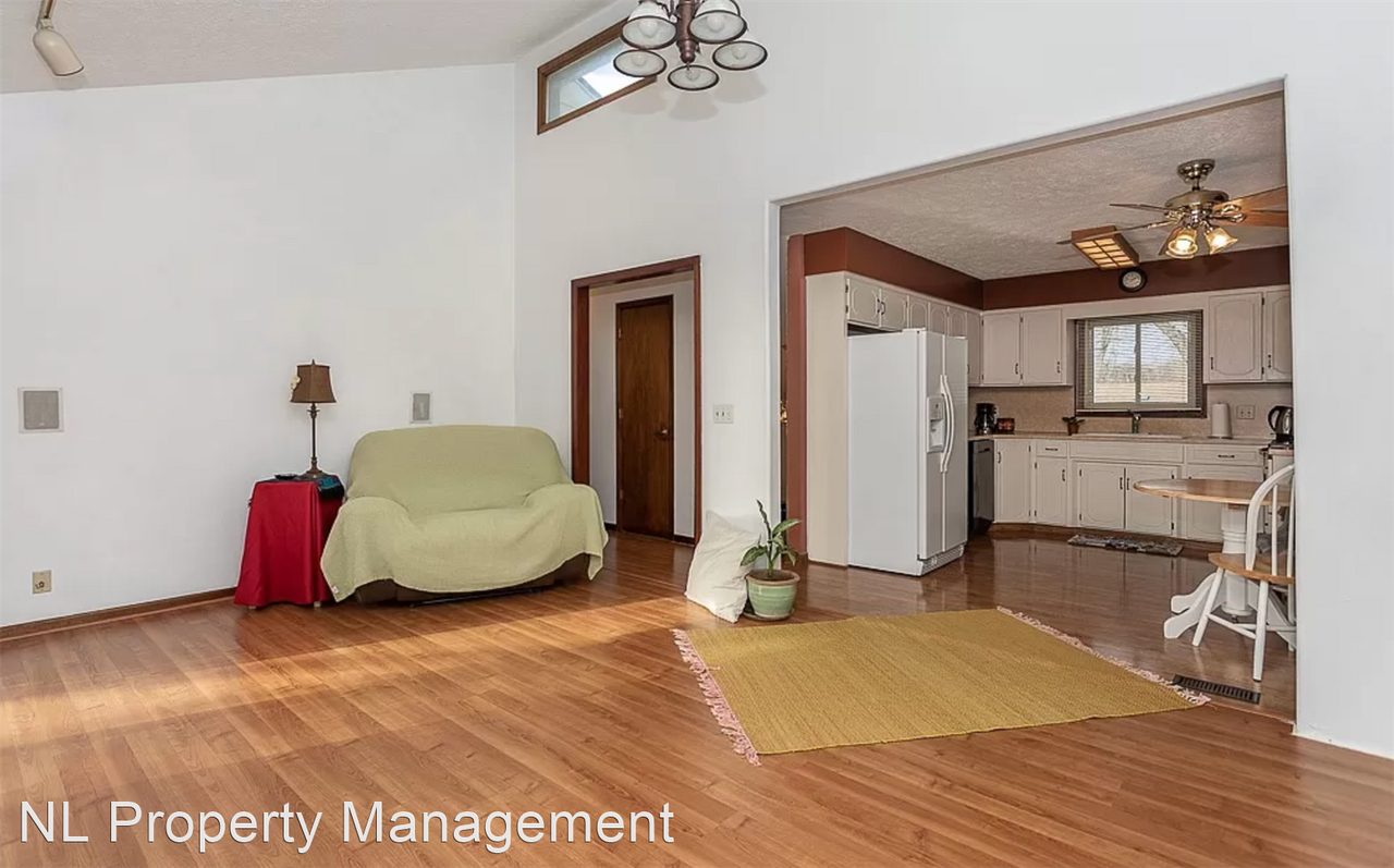 13717 Valley St - Photo 3 of 14