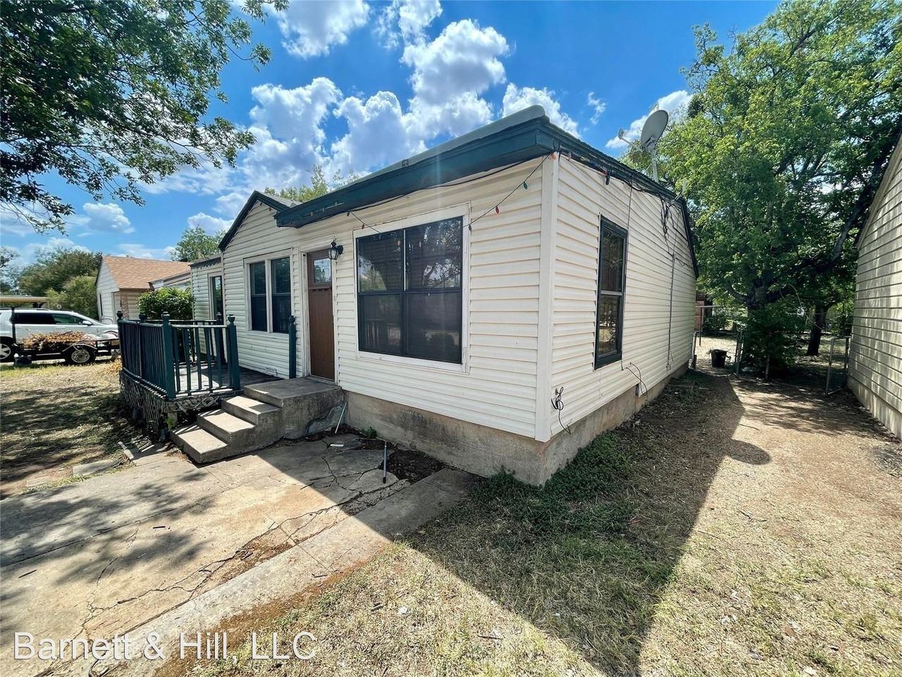 2210 Vine St - Photo 2 of 27