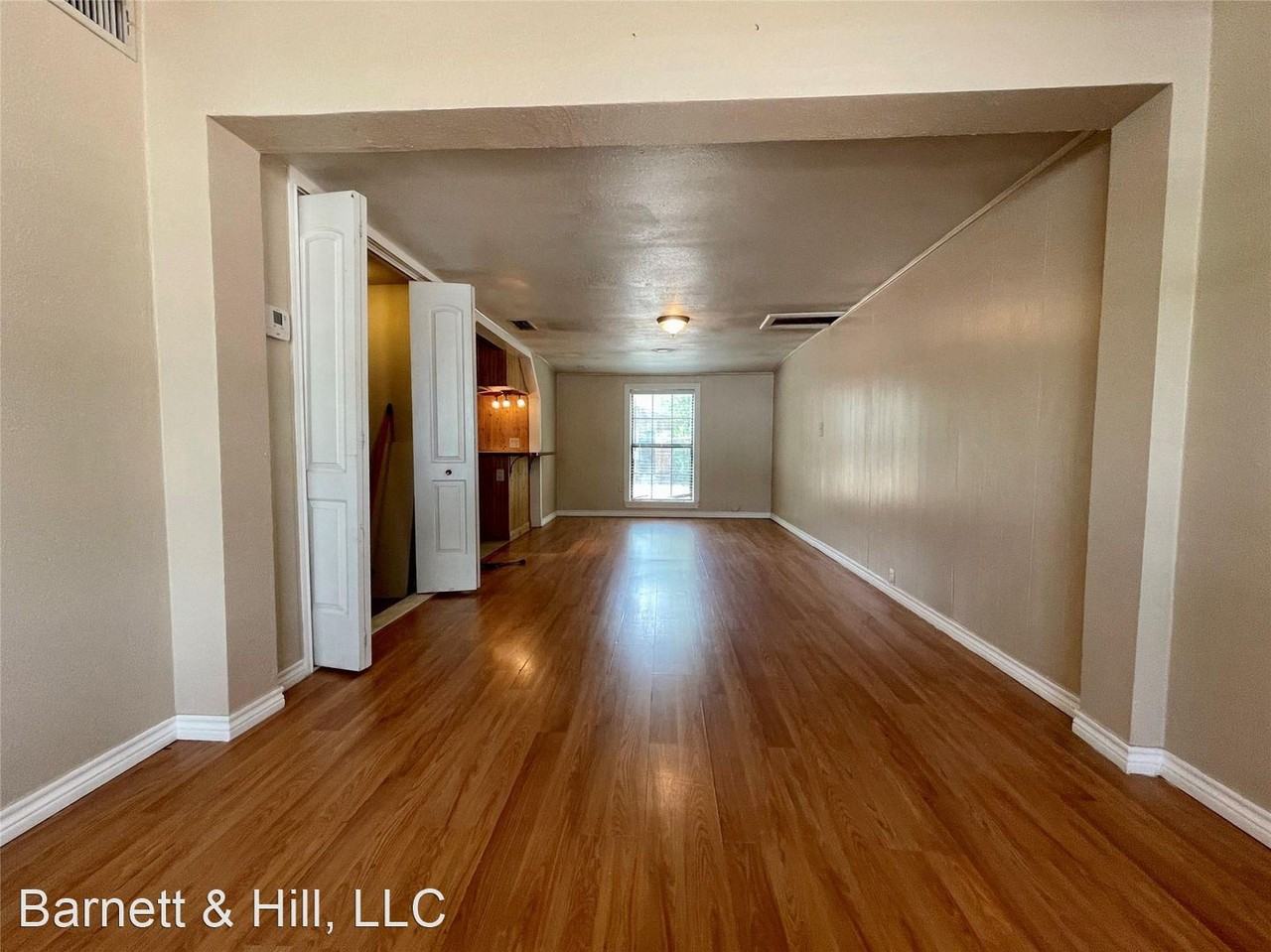 2210 Vine St - Photo 3 of 27