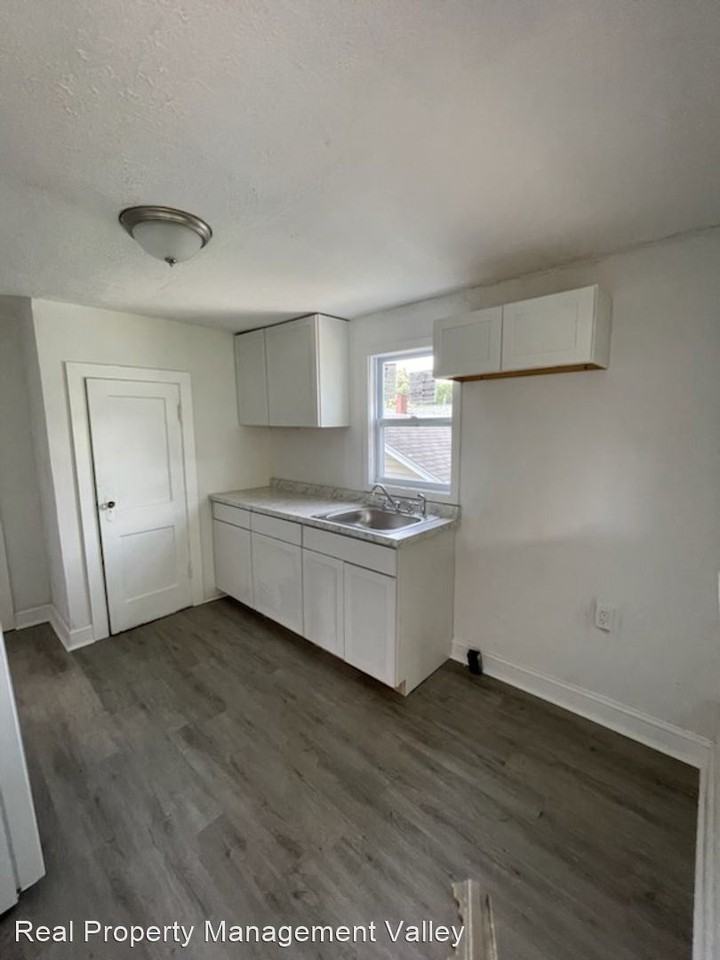 1821 Pennsylvania Avenue - Photo 2 of 8