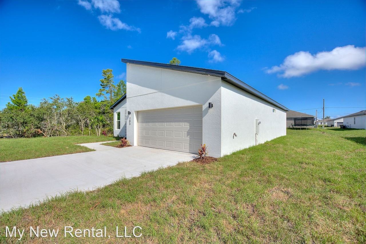 205 Hyacinth Ct - Photo 3 of 34