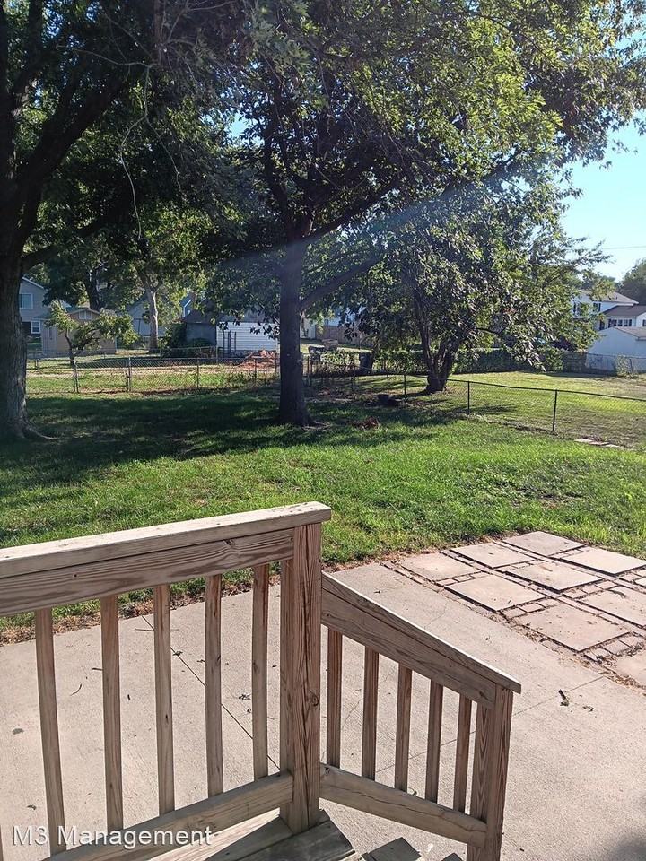 1239 Park St - Photo 2 of 8