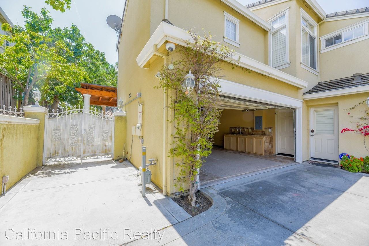 3256 Place Du Jardin - Photo 3 of 41