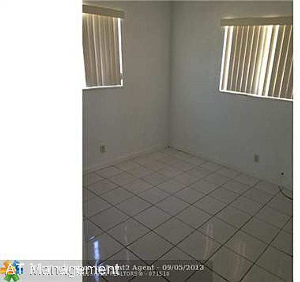 2930 Nw 11th Pl - Photo 3 of 3