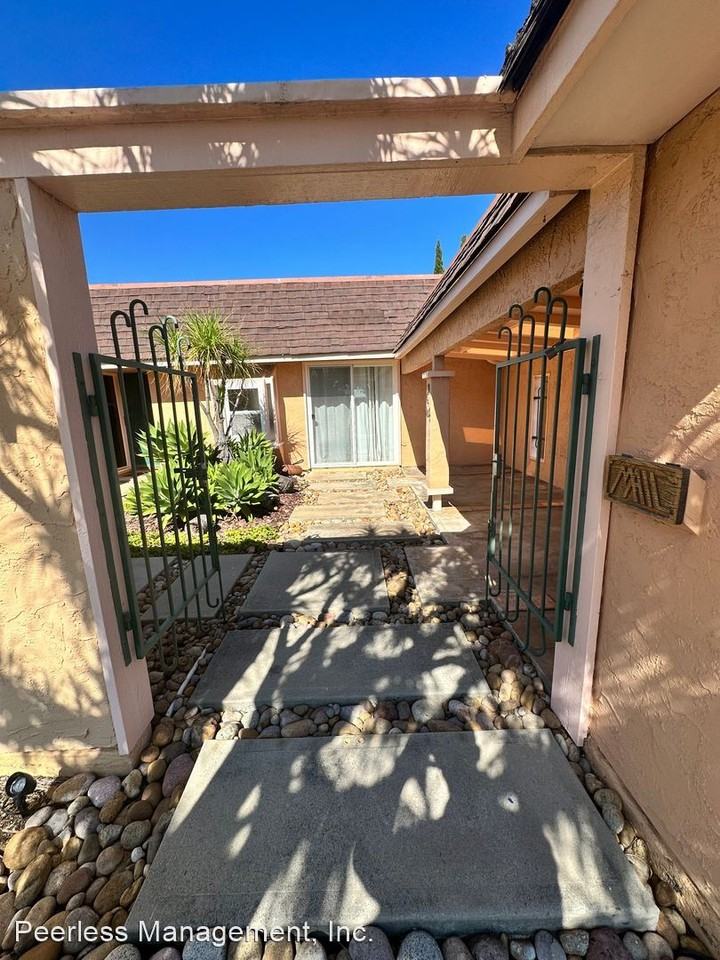 7101 Regner Rd - Photo 3 of 33