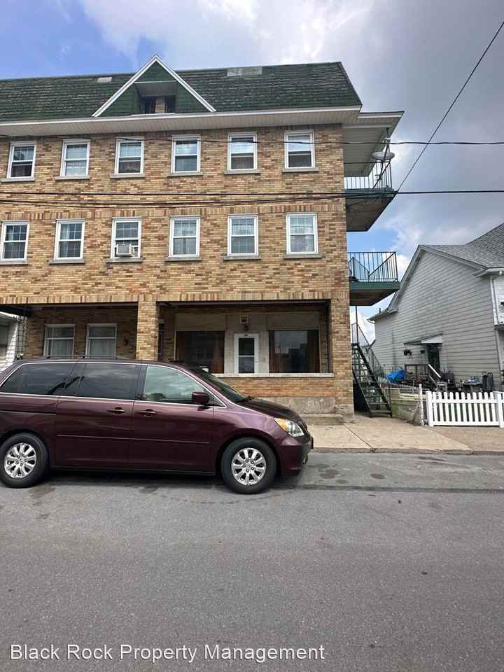 409 W Green St #1 - Photo 2 of 7