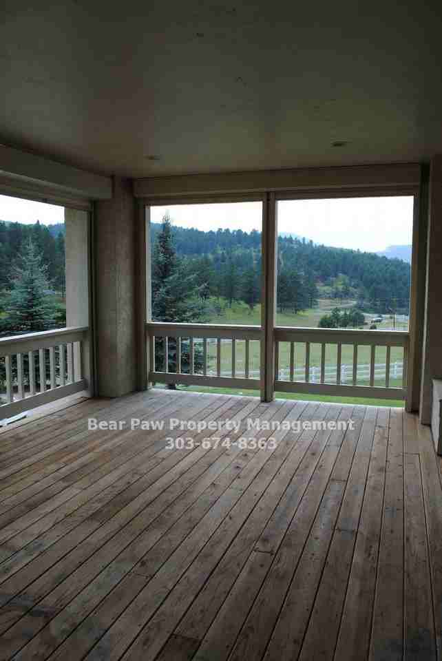 404 Thunder Rd - Photo 3 of 37