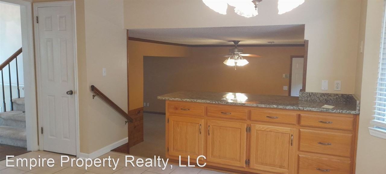 7220 Fairington Cir - Photo 3 of 14