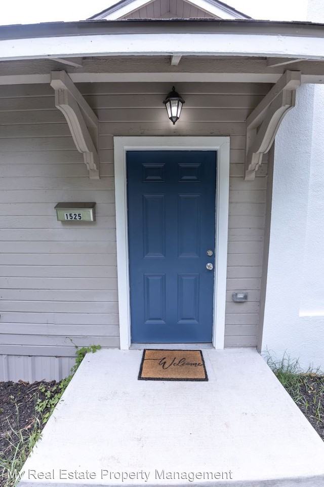 1525 Proctor Ave - Photo 2 of 14