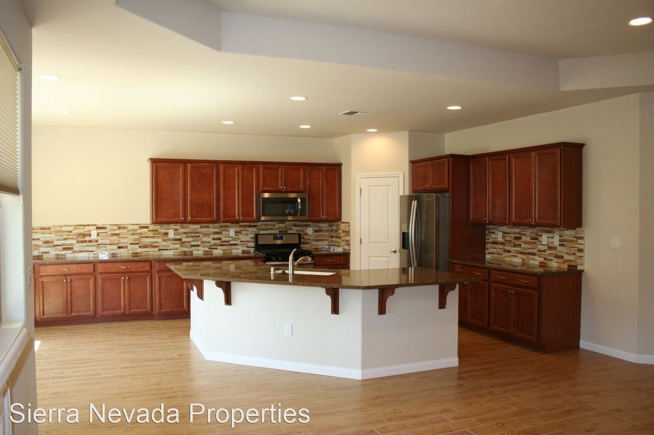 981 Silver Coyote Dr - Photo 3 of 23