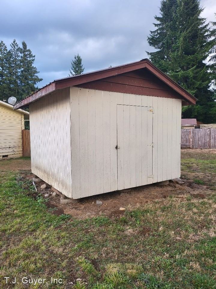 137 Baker Dr - Photo 2 of 25