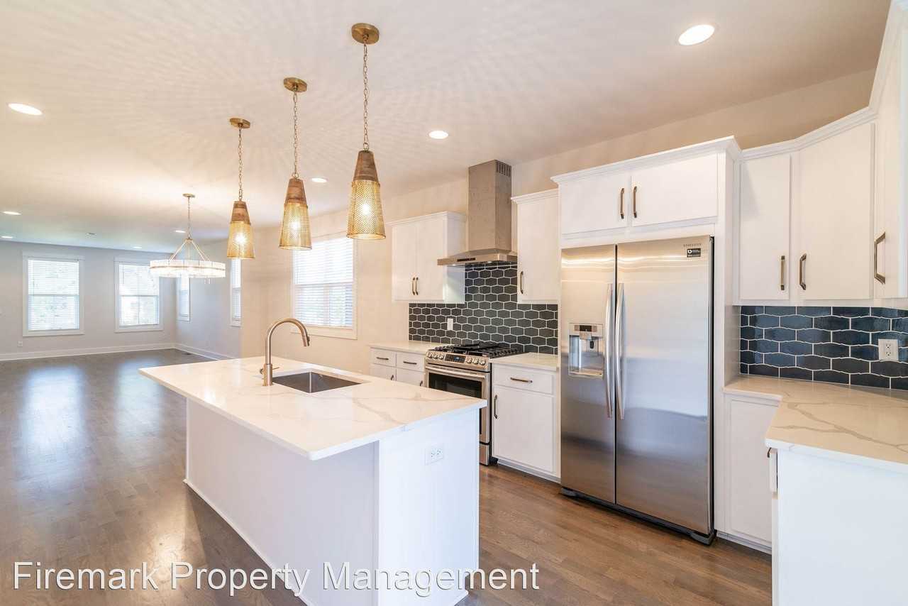 1029A Monroe St - Photo 2 of 30