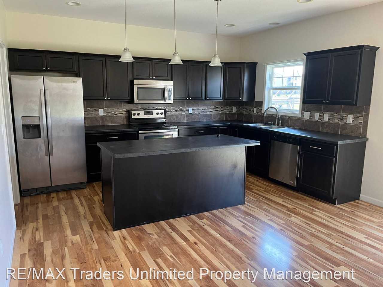 2201 S 2nd Ave - Photo 3 of 18