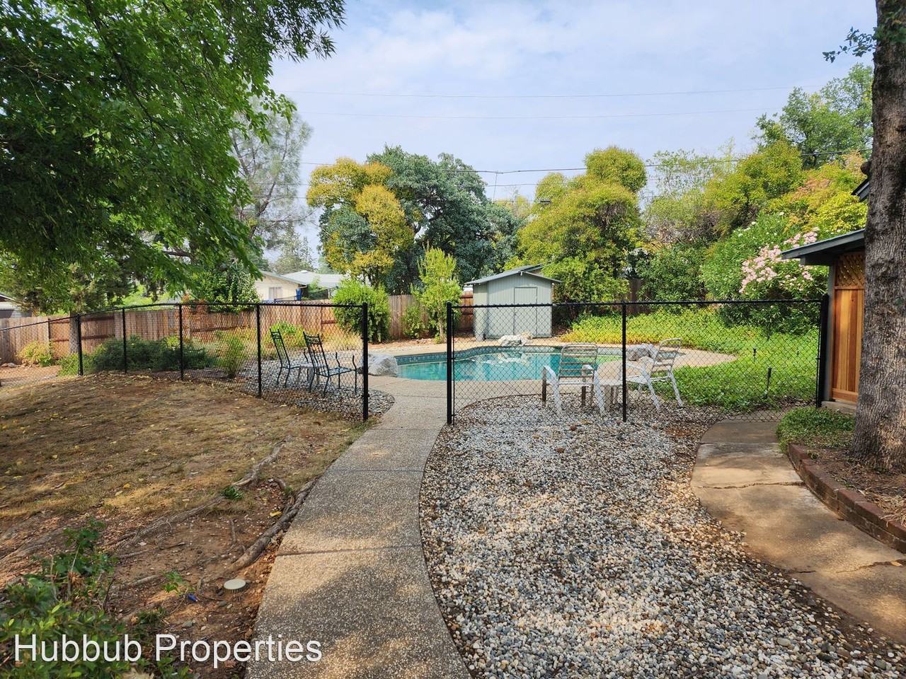 1412 Mistletoe Ln - Photo 2 of 36