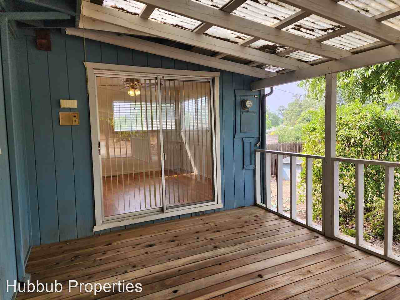 1412 Mistletoe Ln - Photo 3 of 36