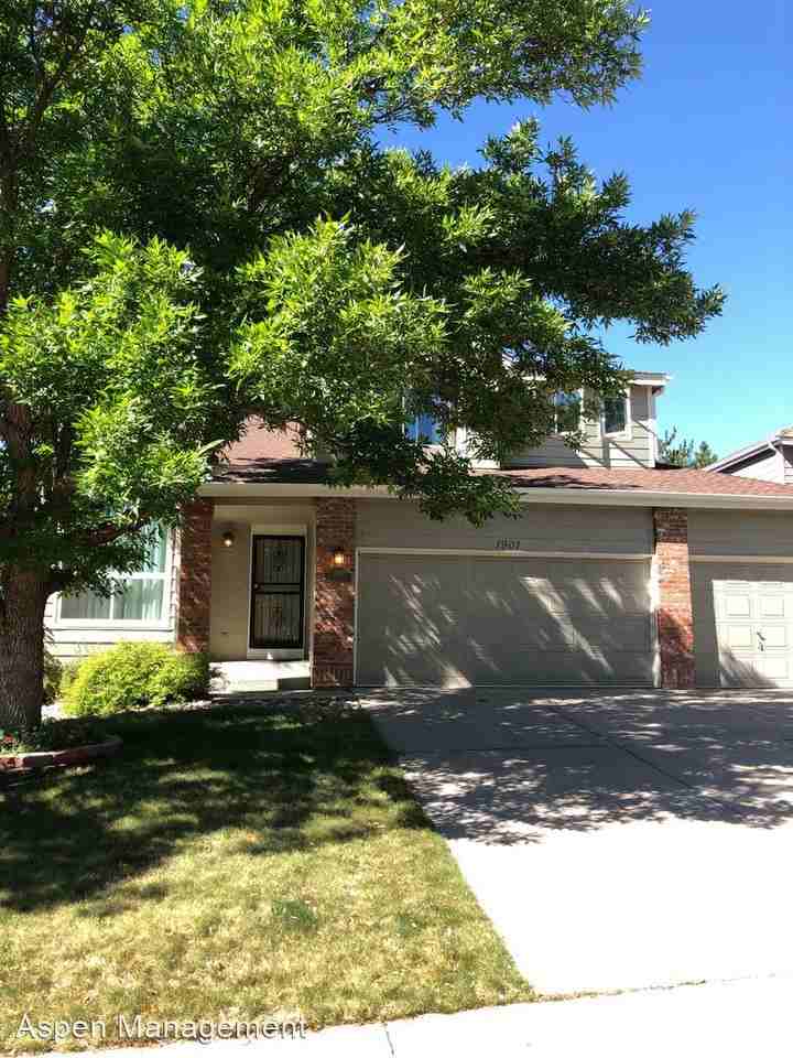 1901 Estabrook Way - Photo 3 of 28