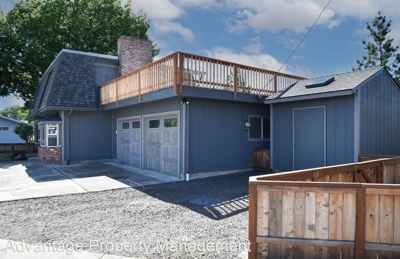 2112 Applegate St - Photo 3 of 32