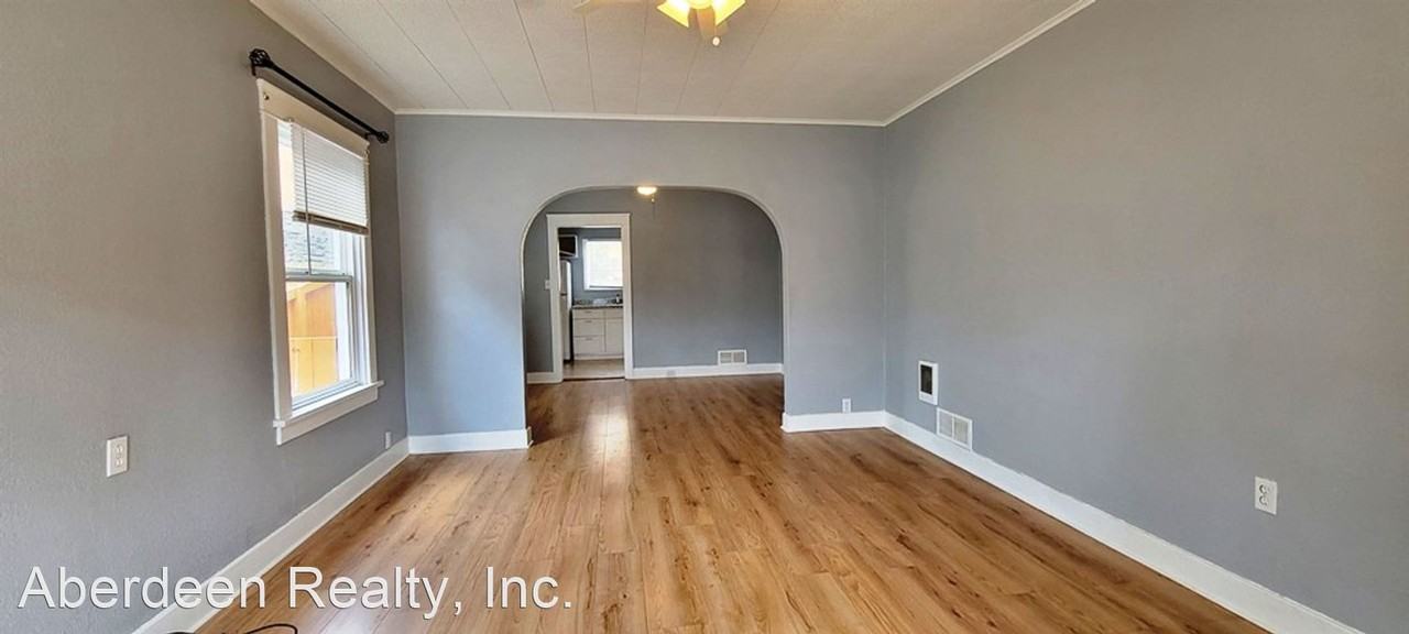 1303 N B St - Photo 2 of 13