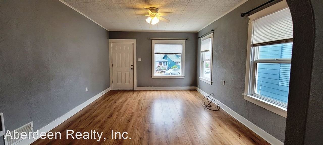 1303 N B St - Photo 3 of 13