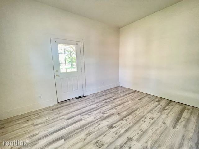 525 1/2 E Main St - Photo 3 of 4