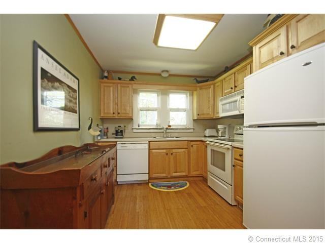 18 W Shore Dr - Photo 3 of 15