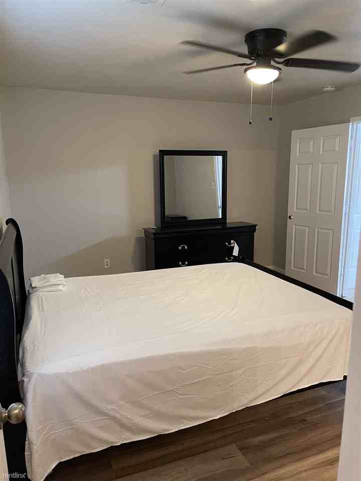 23355 High Point St - Photo 2 of 4